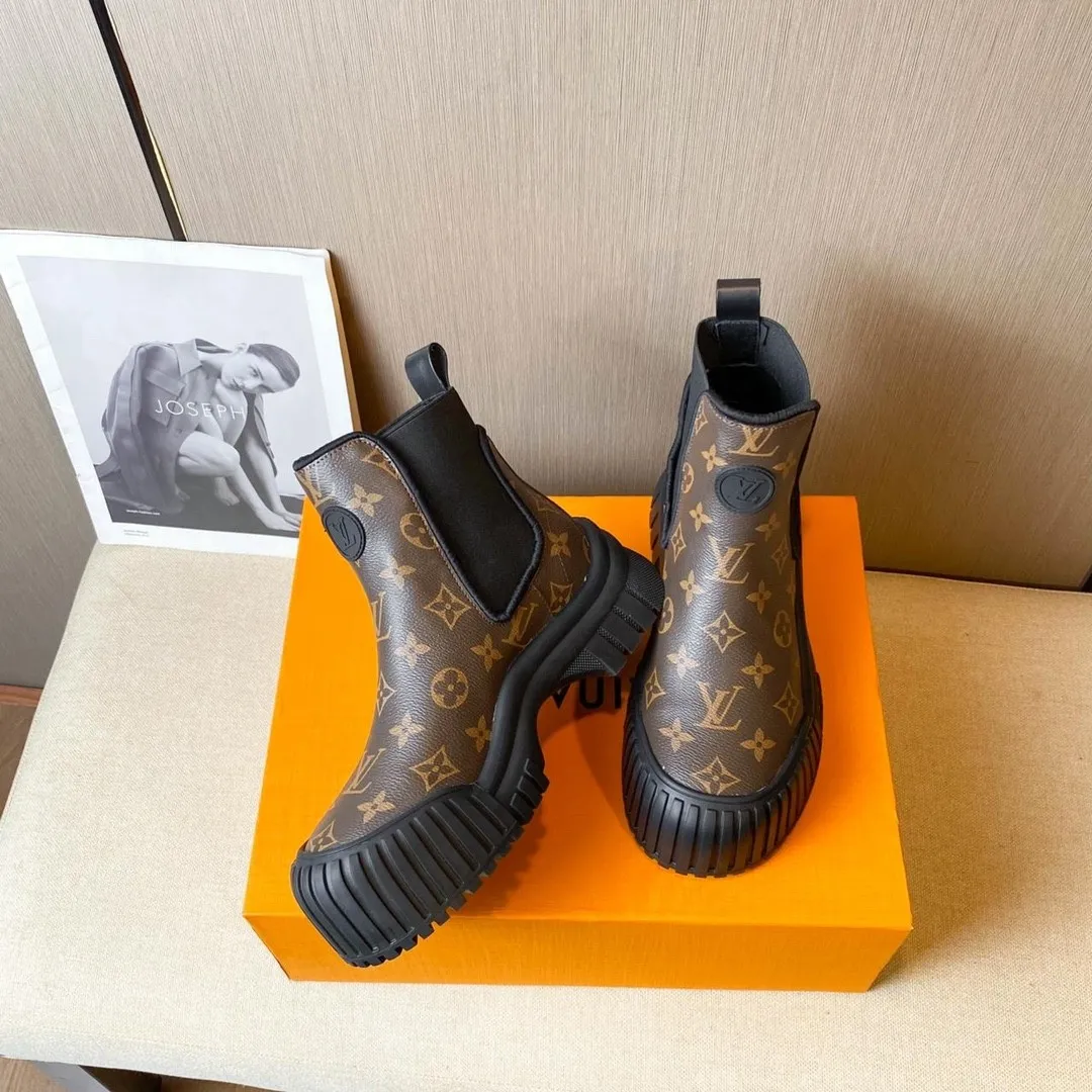 👟👟Ex-factory price 700🌈🌈 Women's shoes, women's clothing Louis Vuitton Louis Vuitton 2022 catwalk new style, high-end customization, 1:1 replica, major star Internet celebrity catwalk style, a century-old classic, comfortable on the foot, with Louis Vuitton logo embossed leather label and wear-resistant leather outsole.  Fabric: Open-edge beaded cowhide, LV presbyopic leather, black cowhide, white cowhide. Lining: sheepskin. Number of yards: 35 to 40 (41 can be customized and cannot be returned or exchanged)